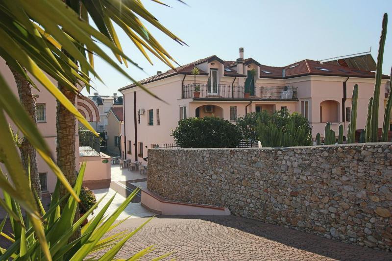 Hotel Residence Mirafiori Loano Buitenkant foto
