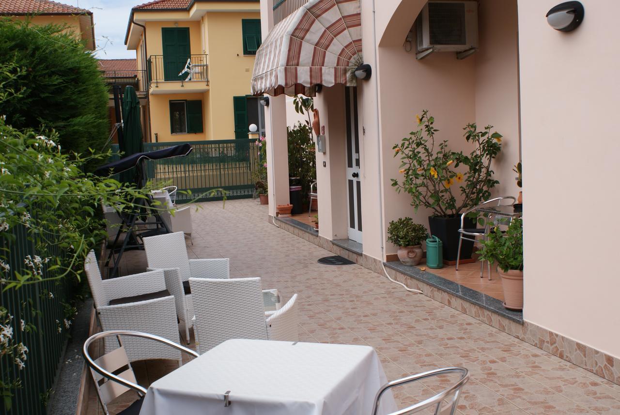 Hotel Residence Mirafiori Loano Buitenkant foto