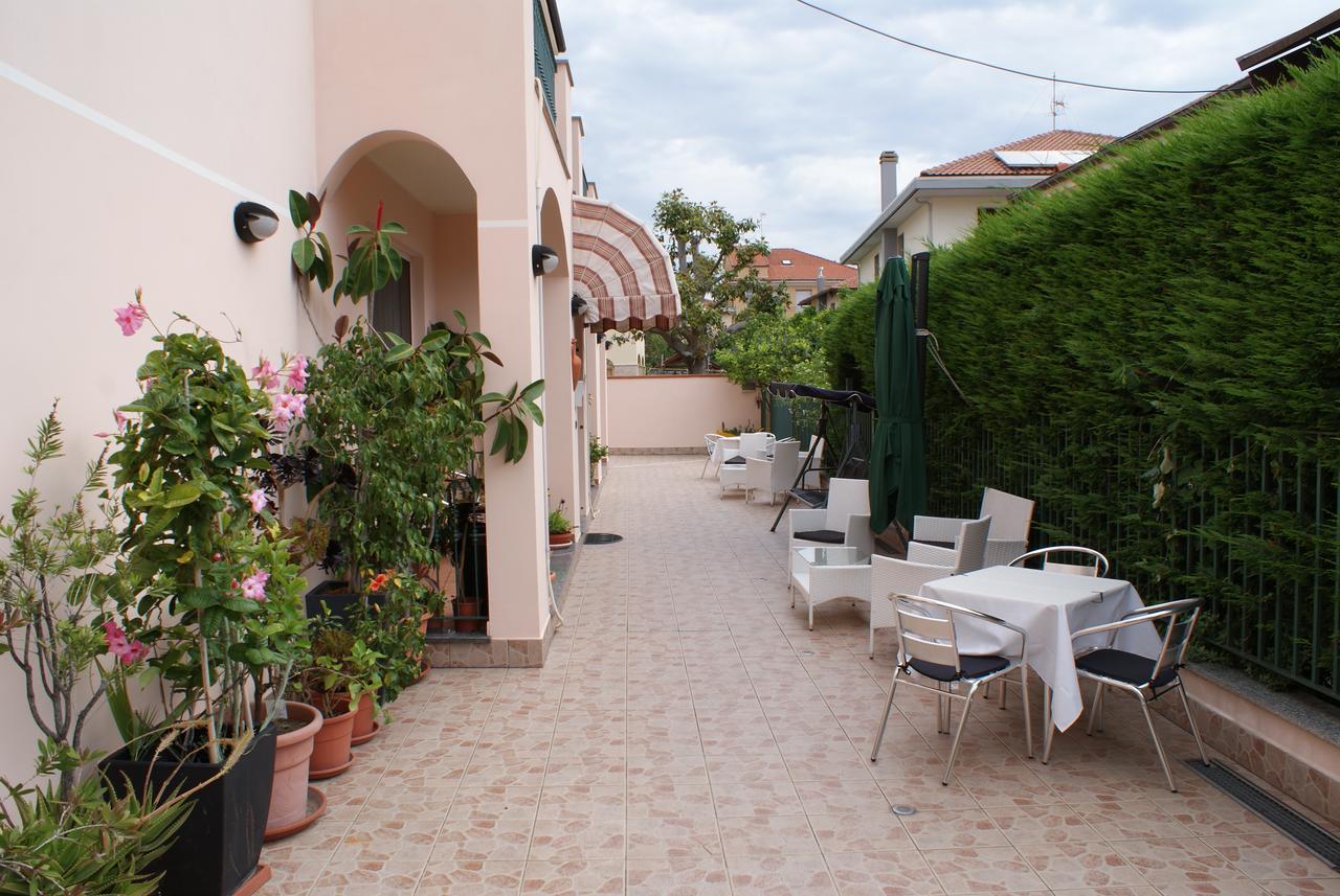 Hotel Residence Mirafiori Loano Buitenkant foto