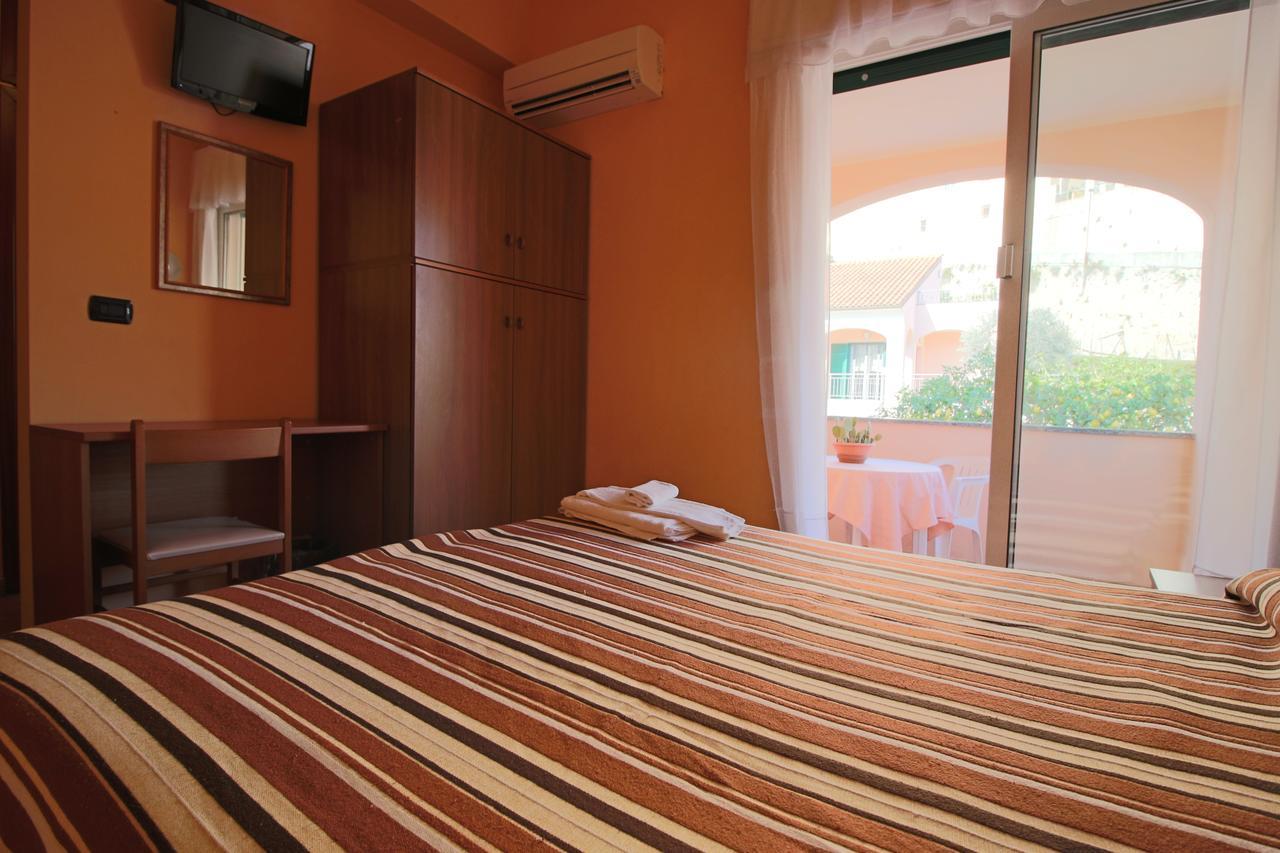 Hotel Residence Mirafiori Loano Buitenkant foto