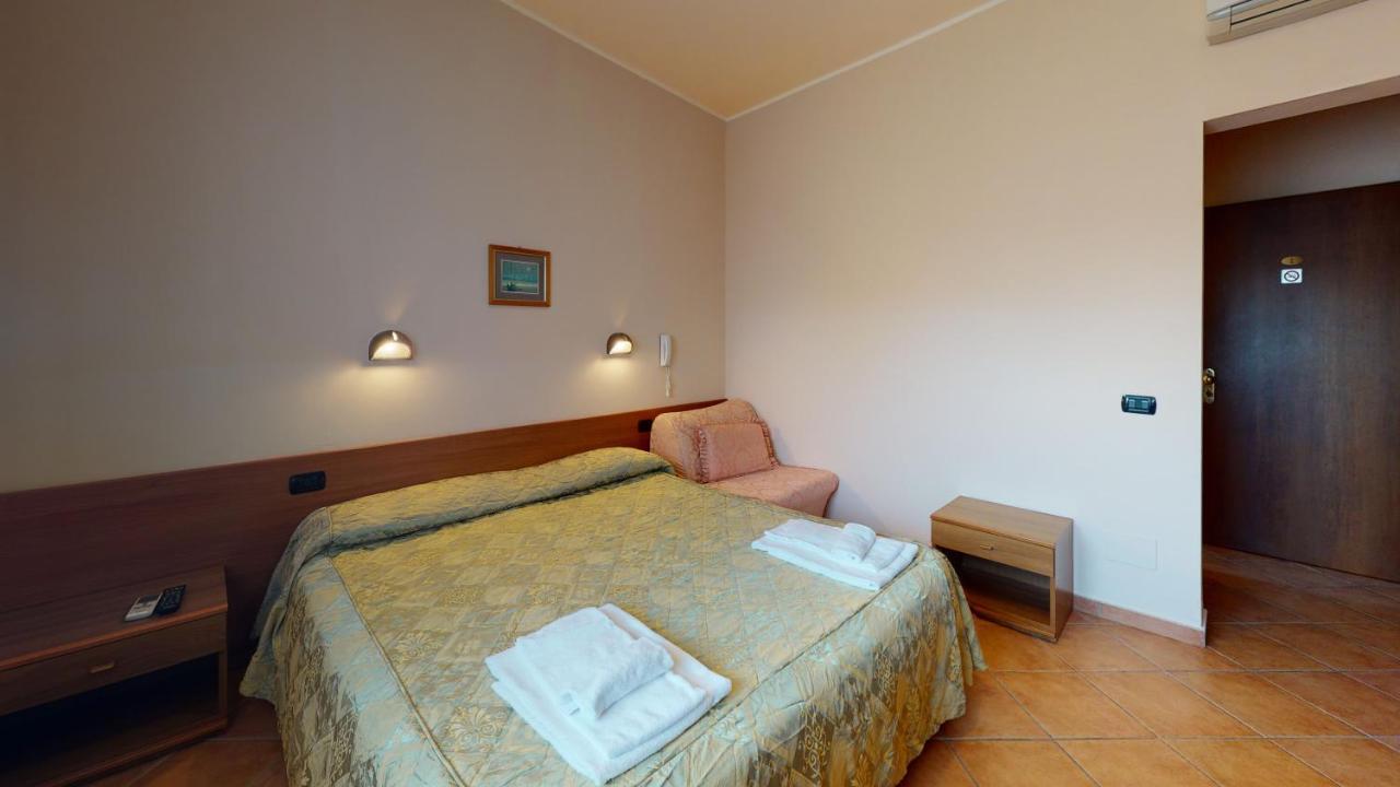 Hotel Residence Mirafiori Loano Buitenkant foto