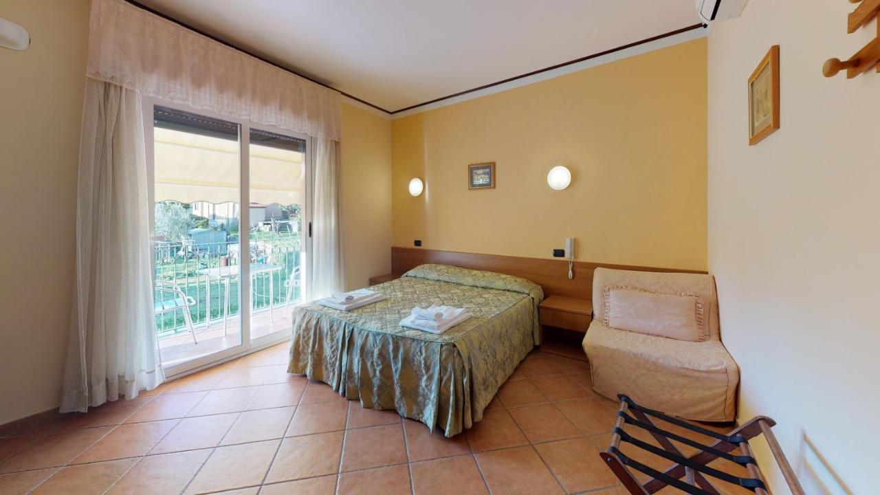 Hotel Residence Mirafiori Loano Buitenkant foto